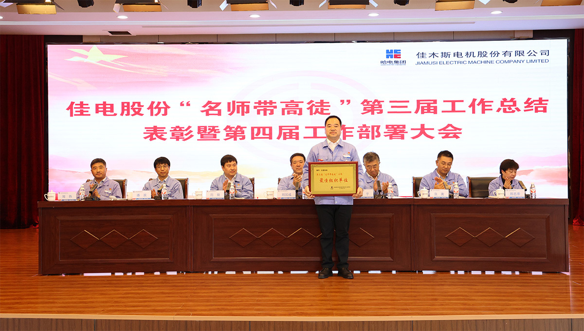 6CFFA726C2EF9A24DE4D9ECC2E8_DCC1FF21_4E524.jpg?e= 6CFFA726C2EF9A24DE4D9ECC2E8_DCC1FF21_4E524.jpg?e=
